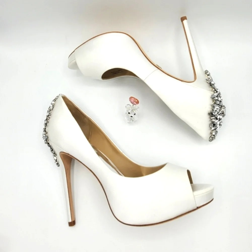 Badgley Mischka Kiara, White, NIB - Picture 7 of 13